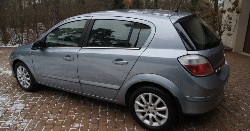 Opel Astra cena 15900 przebieg: 175700, rok produkcji 2005 z Góra Kalwaria małe 277